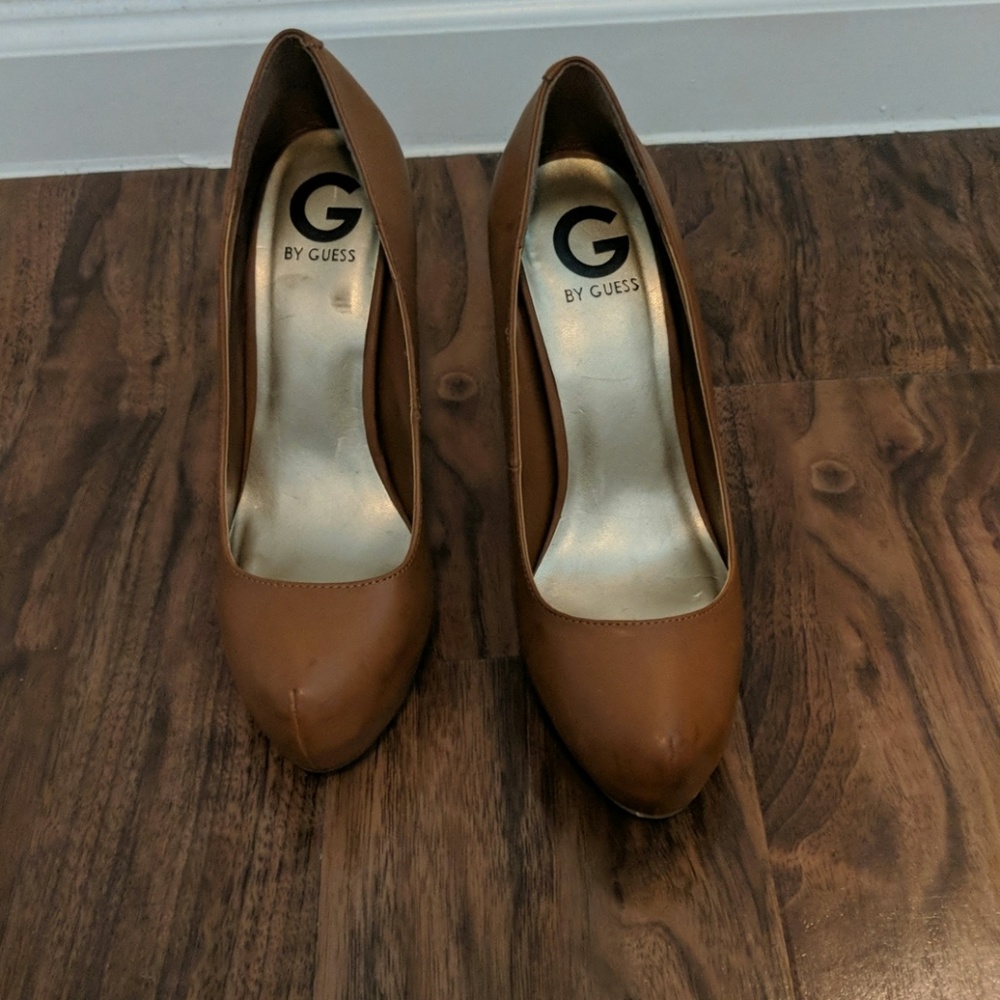 Guess Pumps